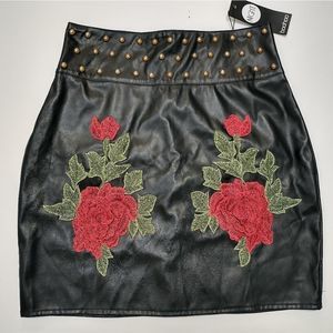 NEW Boohoo night embroidered/studded black mini skirt, size 6